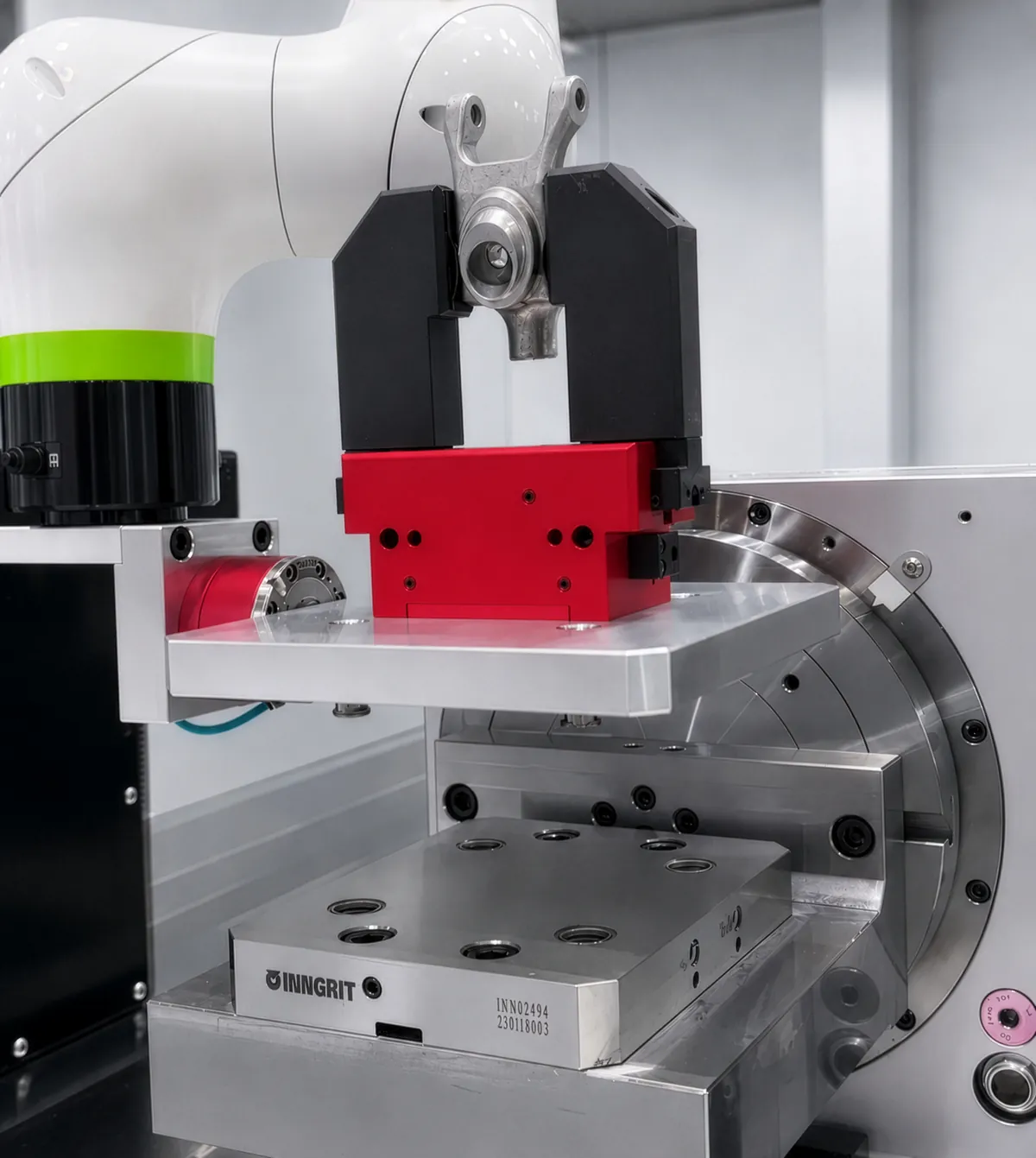 Custom robotic gripper built on an INNGRIT zero-point base
